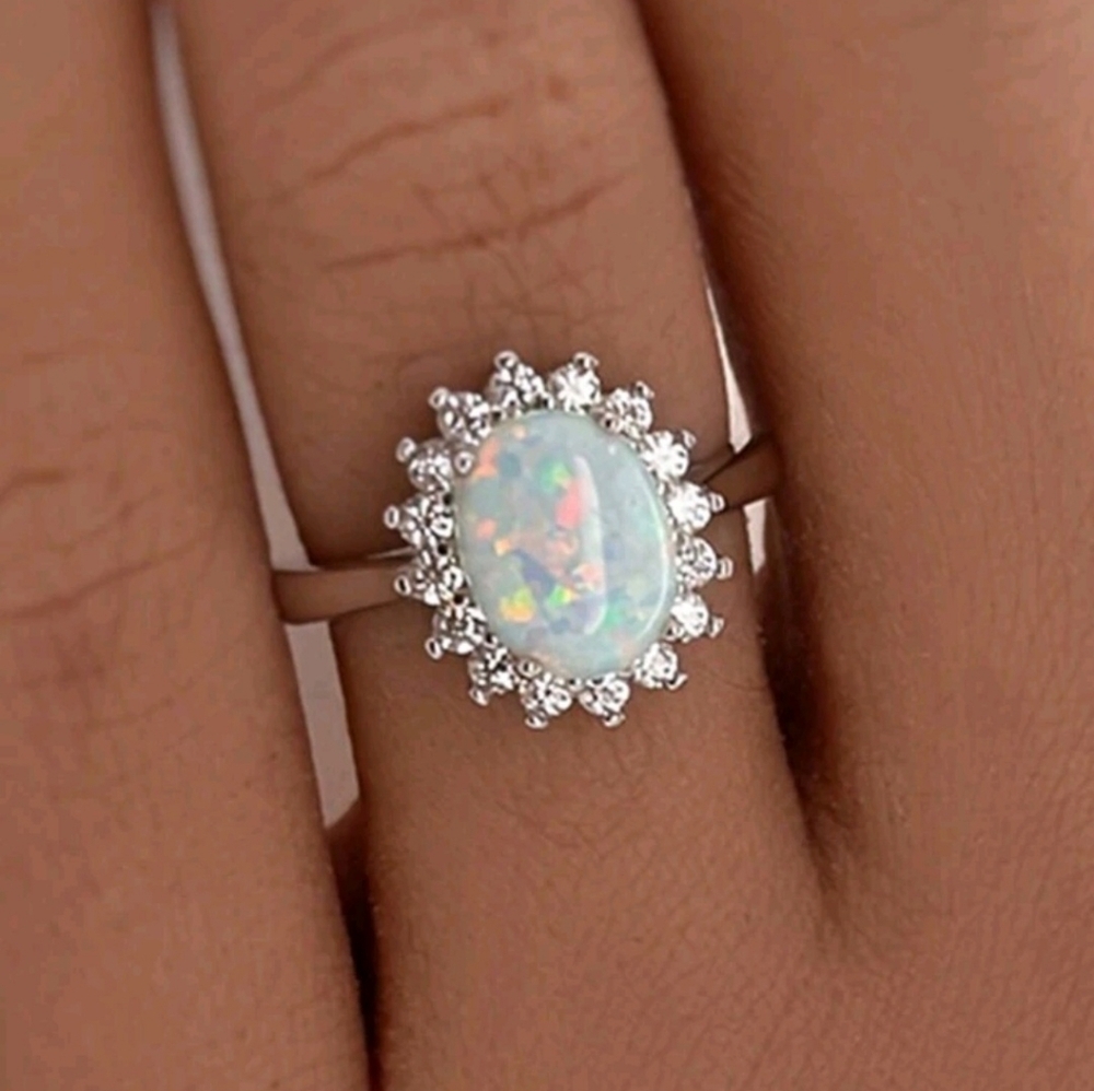 Elegant Opalescent Oval Ring Inlaid Rhinestone Studded Details
